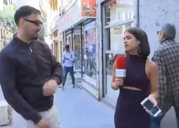 Periodista sufre agresión sexual durante transmisión en vivo