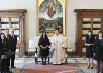 Dina Boluarte sostuvo reunión con el Papa Francisco en el Vaticano