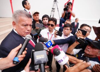César Acuña demandó al gobierno nacional mejorar el primer nivel de atención en salud