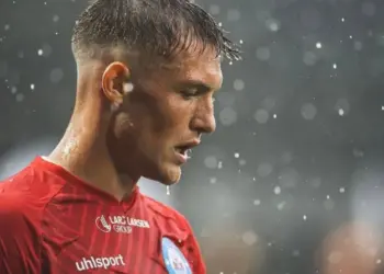 Oliver Sonne disputó 90 minutos en la goleada del Silkeborg y ya está camino a Perú