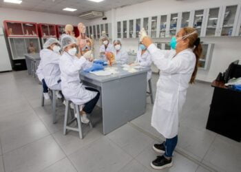 Estudiantes de Medicina de la UCV obtienen plazas para internado en EsSalud