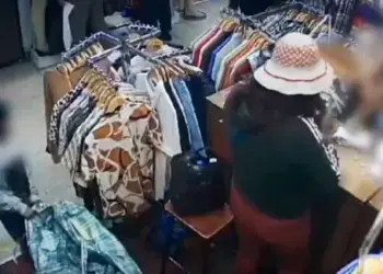 Lima: mujeres usan a niño para robar en varios puestos de Gamarra