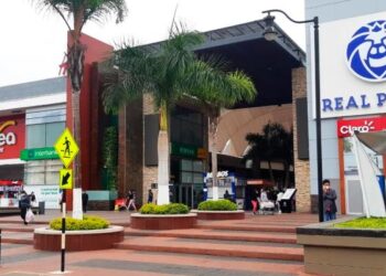 Cierre ilegal de centros comerciales y negocios puede acarrear responsabilidades penales en alcaldes y funcionarios municipales