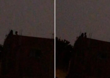 Captan a pareja en «íntima» escena en el techo de una vivienda