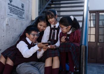 Más de 800 mil escolares, jóvenes y profesores de todas las regiones del país se beneficiarán con programas educativos