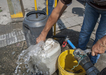 Uno de cada tres peruanos no accede al menos a un servicio público indispensable