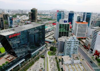 53 % de peruanos considera que debe promoverse la inversión privada para impulsar el crecimiento económico