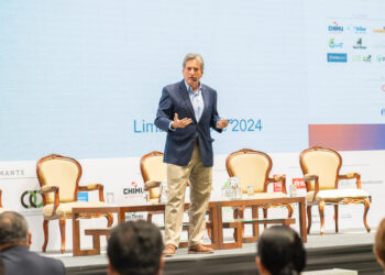 Pablo de la Flor destaca riesgos de la minería ilegal en el XXXV Encuentro Empresarial del Norte