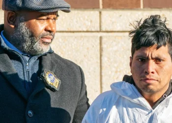 Horror en el metro de Nueva York: hombre le prende fuego a mujer que dormía en vagón (FOTOS)