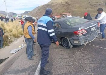 ¡Tragedia! Un fallecido deja despiste y volcadura de un auto en la vía Juliaca – Arequipa