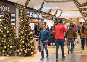 Consumo navideño 2024: optimismo moderado y auge de compras online