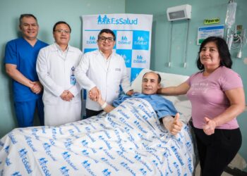 Trujillo: médicos del hospital Virgen de la Puerta realizan exitosa cirugía láser para eliminar cálculos biliares
