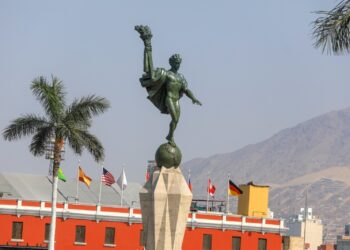 Terminó el mantenimiento al monumento a La Libertad de la plaza de armas de Trujillo (FOTOS)