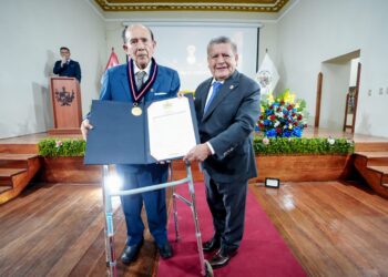 GORE condecoró con Medalla de La Libertad al historiador Alberto Pinillos Rodríguez