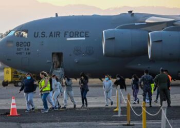 Llegó a Lima segundo vuelo con 141 peruanos deportados de Estados Unidos