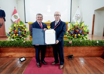 Trujillo: GORE condecoró con medalla de La Libertad al historiador Napoleón Cieza Burga
