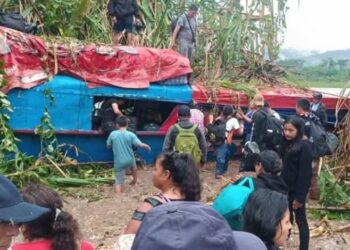 Ucayali: más de 80 personas son rescatadas tras naufragio en el río Tambo