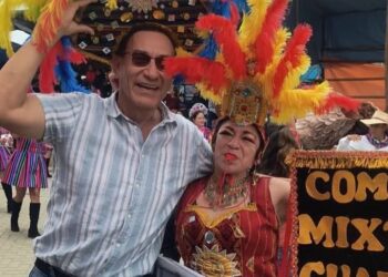 ¿Se alista para la campaña? Martín Vizcarra aparece en los carnavales de Cajamarca (FOTOS)