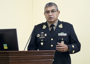 Comandante general de la PNP, Víctor Zanabria, culpa a los políticos y a la prensa de la inseguridad