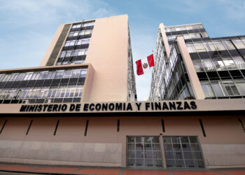 Economía: MEF lanza medidas para destrabar inversiones, pero omite cambios urgentes