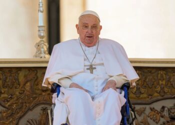 El papa Francisco regresa a la Plaza de San Pedro tras su recuperación hospitalaria