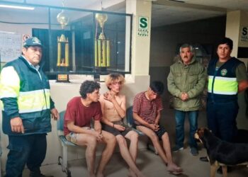 Lima: Vecinos de Hualmay atrapan y agreden a tres venezolanos por intentar asaltar a mototaxista