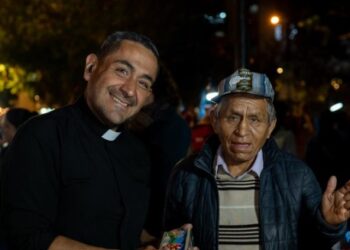 Exsacerdote Luis Bazalar sigue confesando, asesorando políticos y vistiendo como cura, pese a que fue reducido al estado laical