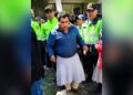 ¡Qué roche! Alcalde terminó con pollera y recorrió calles tras reclamos por obras incumplidas en Huánuco